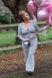 Lauren Goodger With a Bunch of Pink Balloons 03/23/2021