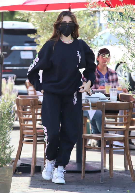 Madison Beer in Casual Sweat Outfit 03/30/2021