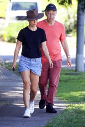 Natalie Portman -Out in Sydney 03/28/2021