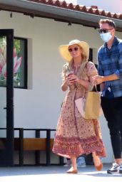 Paris Hilton - Shopping in Malibu 03/06/2021