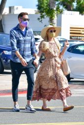 Paris Hilton - Shopping in Malibu 03/06/2021