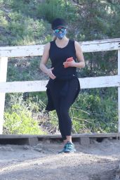 Reese Witherspoon - Hike in Brentwood 03/19/2021