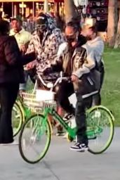 Rihanna - Bike Ride in Venice Beach 03/22/2021