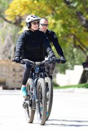 Robin Wright - Bike Ride in Brentwood 03/21/2021