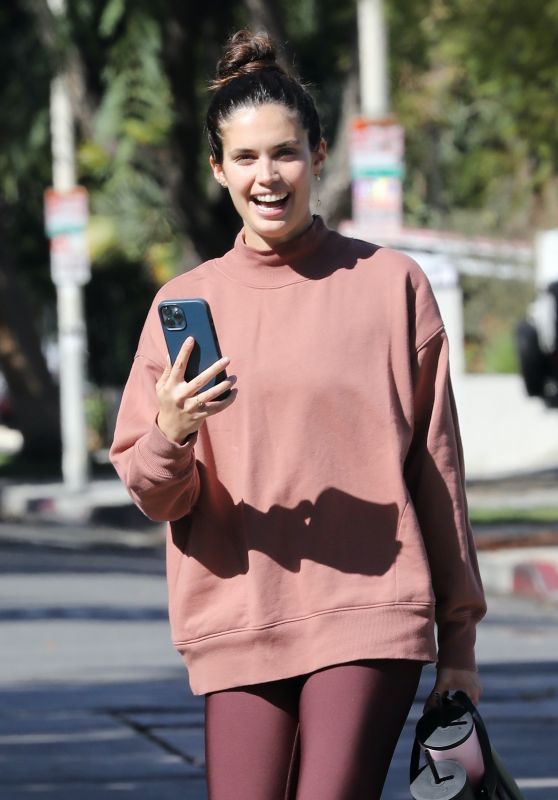 Sara Sampaio - Out in Los Angeles 03/11/2021