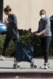 Sarah Michelle Gellar - Grocery Shopping in Brentwood 03/21/2021