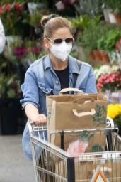 Sarah Michelle Gellar - Shopping at Whole Foods in LA 03/10/2021