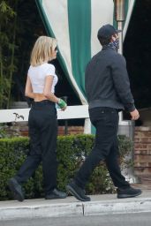 Sarah Snyder at San Vicente Bungalows in West Hollywood 03/16/2021