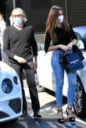 Sofia Vergara in Tight Jeans - Shopping in Beverly Hills 03/19/2021