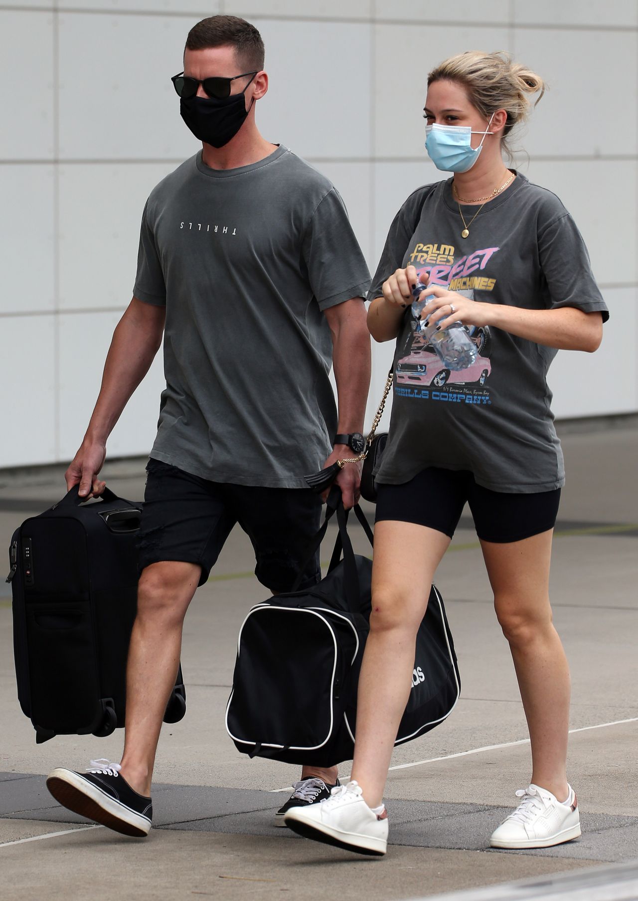 Tess Struber at Cairns Airport 03/02/2021 • CelebMafia