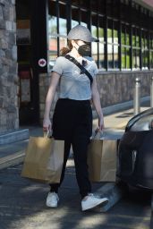Anna Kendrick - Shopping at Gelson