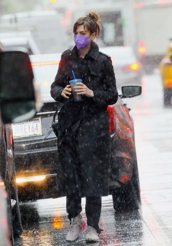 Anne Hathaway - Rainy Day in NYC 04/15/2021