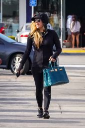 Avril Lavigne - Shopping in Malibu 04/06/2021