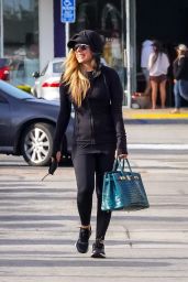 Avril Lavigne - Shopping in Malibu 04/06/2021