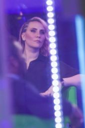 Claire Richards - "The One Show" Set in London 04/08/2021