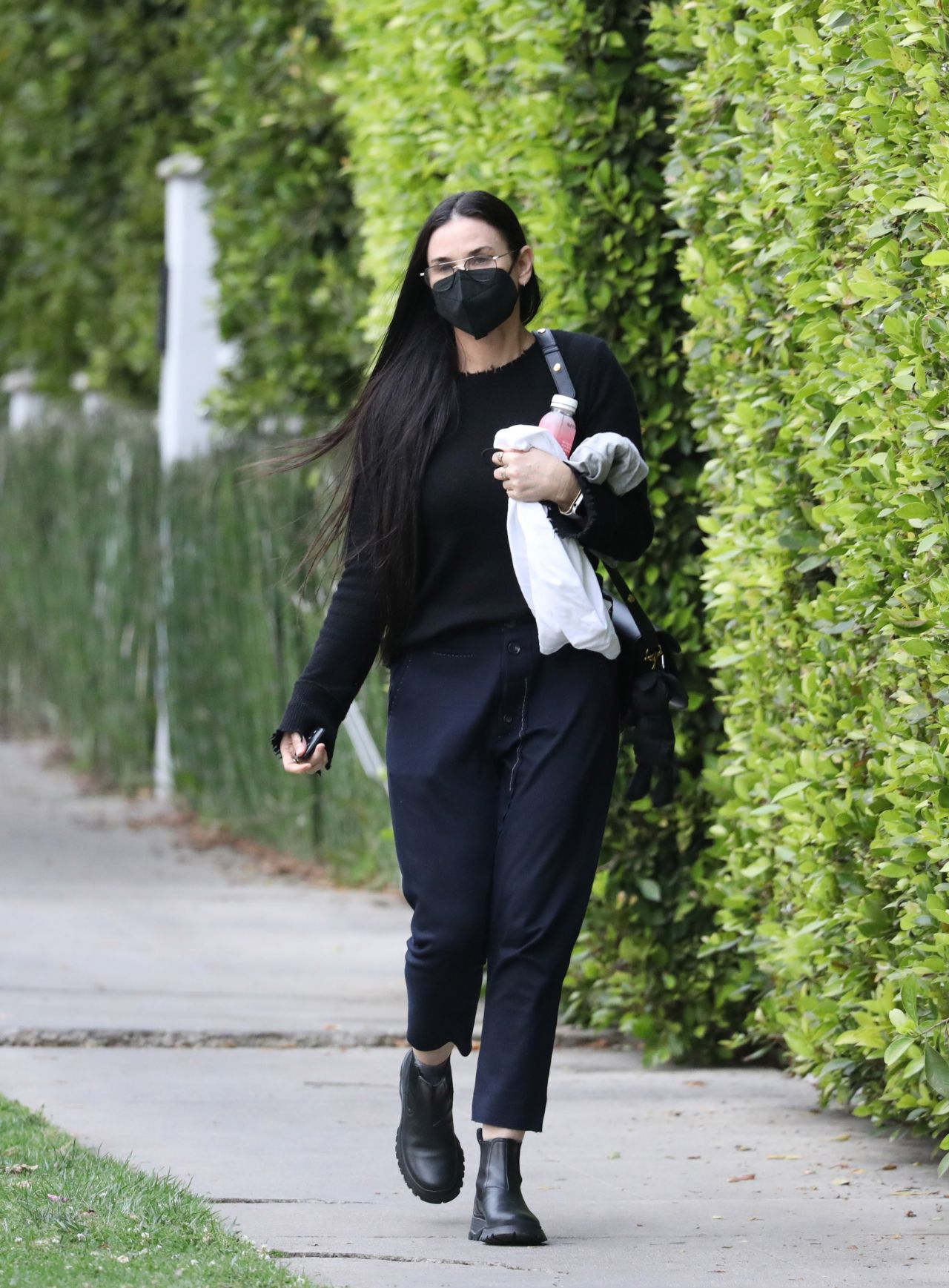 Demi Moore in Comfy Outfit in Los Angeles 04/14/2021 • CelebMafia
