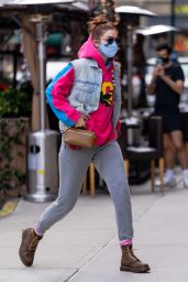 Gigi Hadid in Casual Outfit in New York City 04/20/2021