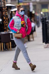 Gigi Hadid in Casual Outfit in New York City 04/20/2021