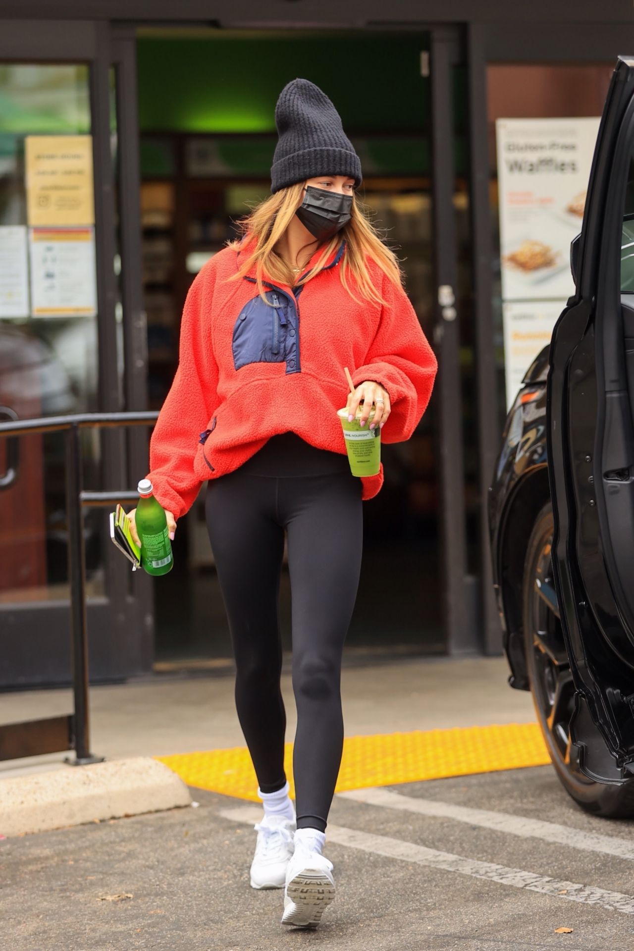 Hailey Rhode Bieber Stops For a Healthy Drink in West Hollywood 04/13 ...