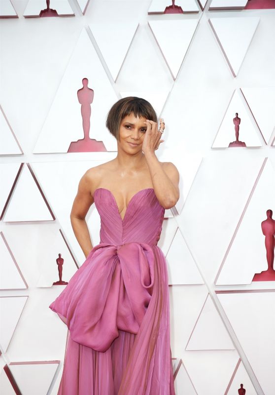 Halle Berry – 2021 Academy Awards