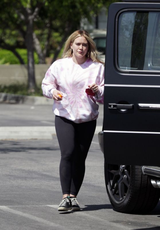 Hilary Duff at the Park in Los Angeles 04/10/2021