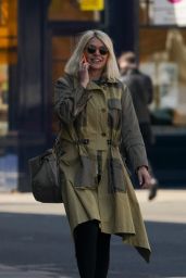 Holly Willoughby - Out in London 04/20/2021