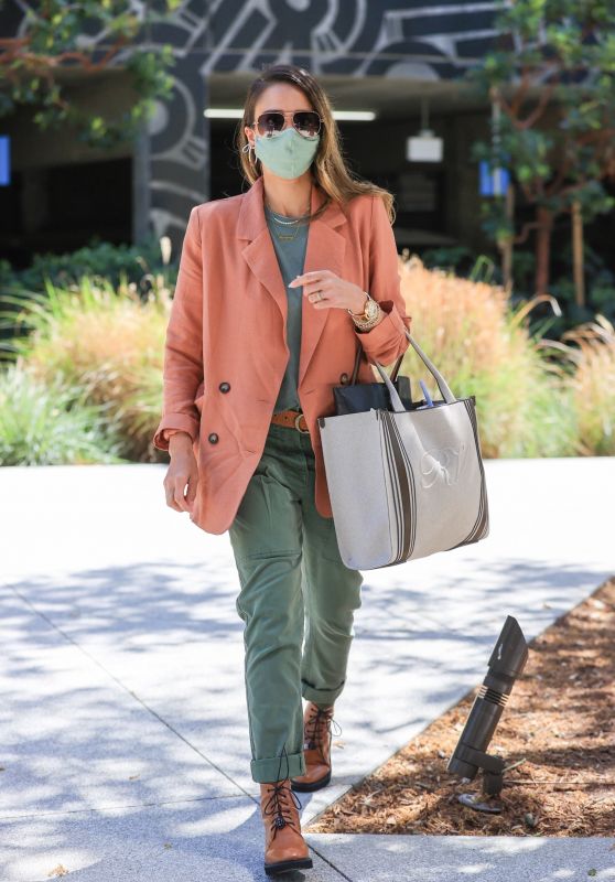 Jessica Alba - Heading to Her Office in LA 04/09/2021