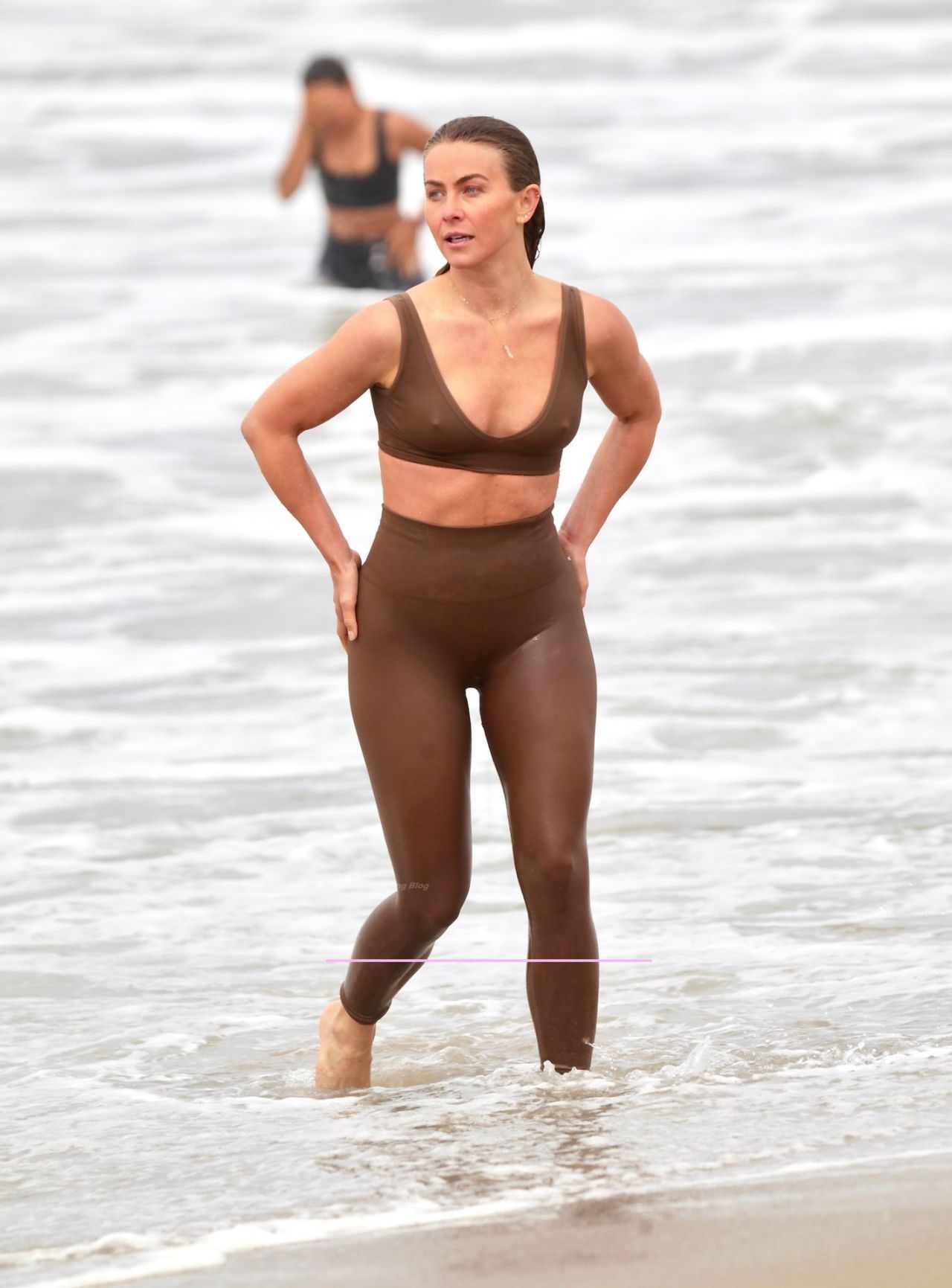 Julianne Hough In Sports Bra And Leggings At Venice Beach 04242021 • Celebmafia 