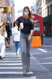 Kelly Bensimon - Grabs Coffee at Balthazar in NYC 04/08/2021