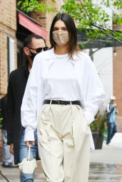 Kendall Jenner Street Style - New York 04/27/2021