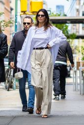 Kendall Jenner Street Style - New York 04/27/2021