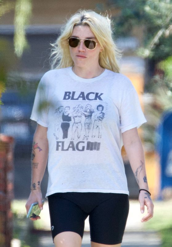 Kesha - Out in West Hollywood 04/06/2021