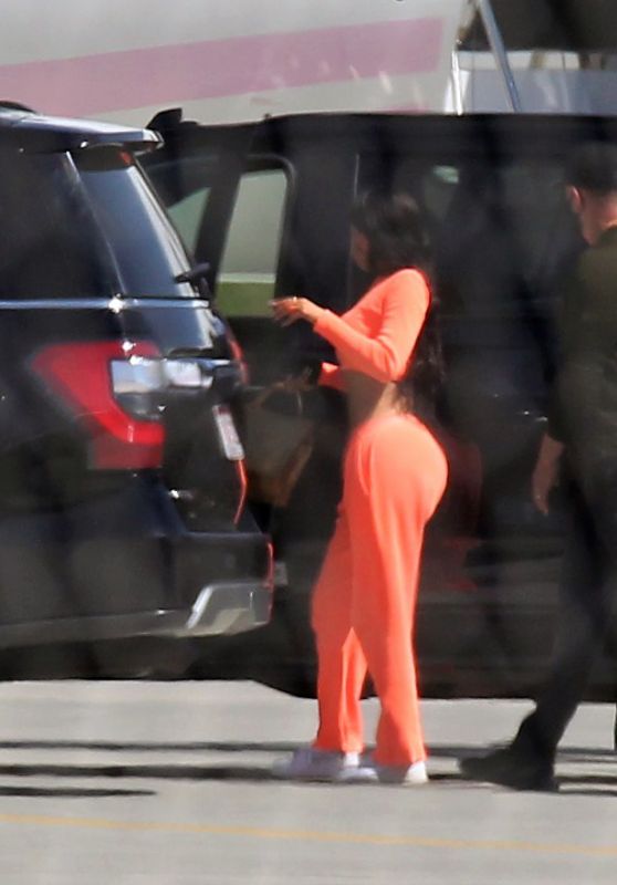 Kylie Jenner - Airport in Palm Springs 04/01/2021