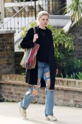 Lara Stone in Ripped Jeans - London 04/05/2021