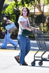Lena Headey - Grocery Shopping at Gelson
