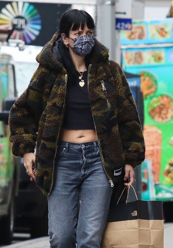 Lily Allen - Shopping Around Manhattan’s Soho Area 04/27/2021