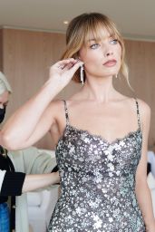 Margot Robbie – Oscar’s 2021 Preparation Photo Diary Photoshoot for Vogue 04/25/2021