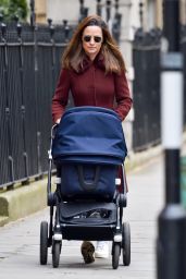 Pippa Middleton - Walking With Newborn Baby 04/13/2021
