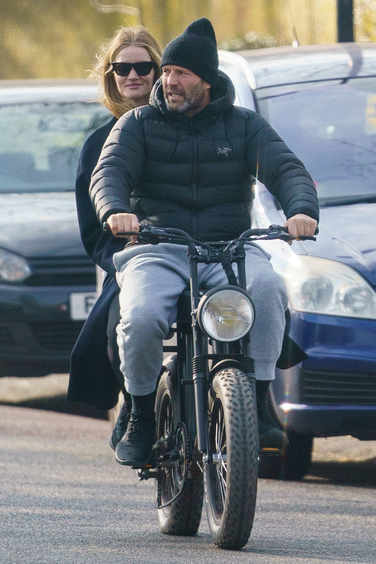 Rosie Huntington Whiteley And Jason Statham Ride On Electric Bike In London 03 24 2021 Celebmafia