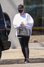 Rosie Huntington-Whiteley - Out in Los Angeles 04/26/2021