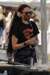 Rumer Willis - Shopping at the Farmers Market in West Hollywood 04/18/2021