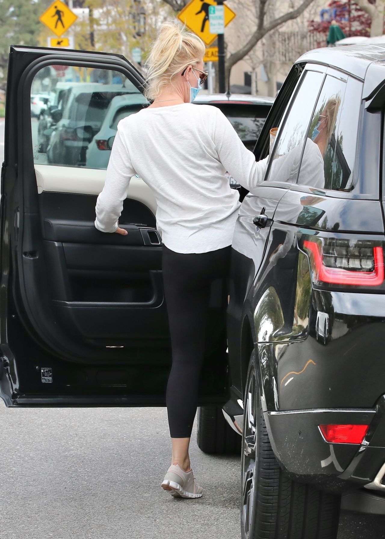 Sandra Lee - Out in Brentwood 04/21/2021 • CelebMafia