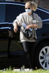 Sarah Michelle Gellar - Out in Brentwood 03/30/2021