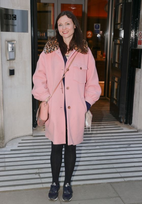 Sophie Ellis-Bextor in a Pink Coat and Faux Fur Collars 04/05/2021