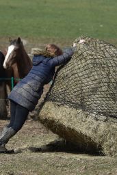 Summer Monteys-Fullam - Feeding Her Horses 04/05/2021 • CelebMafia