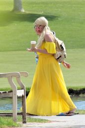Tori Spelling - Vacations in Palm Springs 04/10/2021