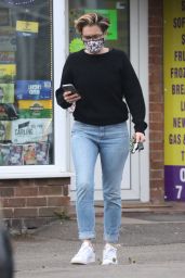 Vicky McClure - Shops in Nottingham 04/19/2021