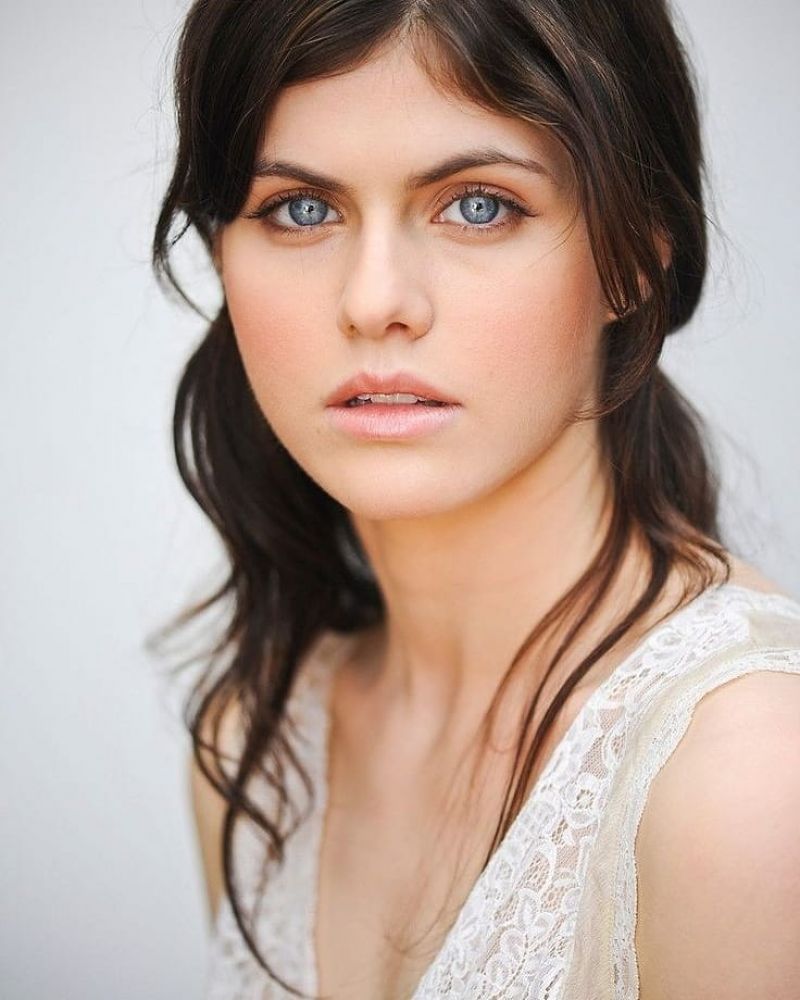 Alexandra Daddario - Live Stream Video and Photos 05/11/2021 • CelebMafia