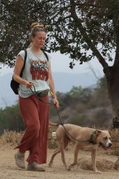 Alicia Silverstone - Hiking in Hollywood Hills 05/16/2021