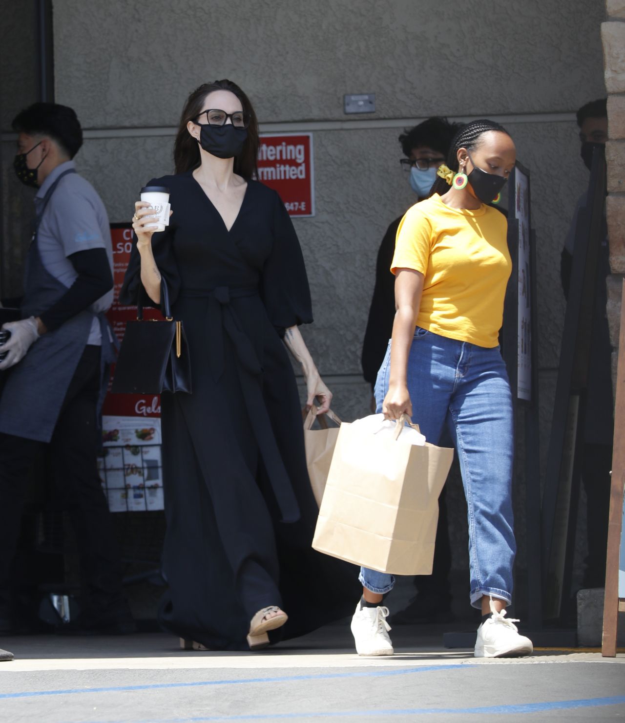 Angelina Jolie - Shopping in Los Angeles 05/23/2021 • CelebMafia